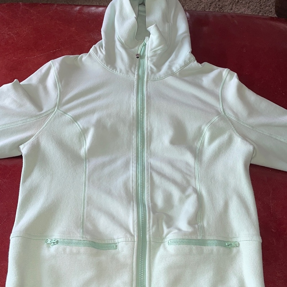 Lululemon size 12, mint green sweatshirt zip up short hoodie